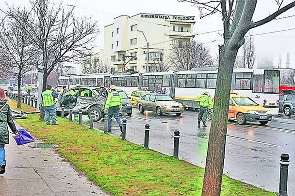 Așa arăta mașina condusă de Mircea Lucescu după accident