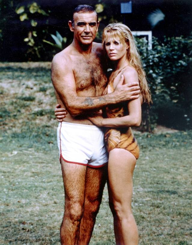 Kim Basinger, alături de Sean Connery în Never Say Never Again Kim Basinger, alături de Sean Connery în Never Say Never Again