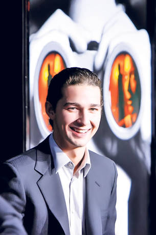 L-a învăţat să spună «Te iubesc» | Roxana Marinescu îi dă lecţii de limba română actorului american Shia LaBeouf!