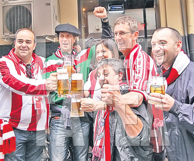 Hotelierii, patronii de baruri şi prostituatele au avut numai de câştigat de pe urma finalei Europa League