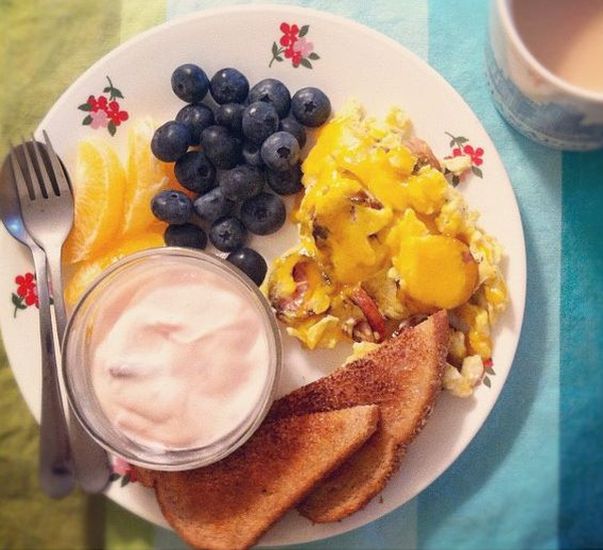 Bianca Drăgușanu, răsfățată cu micul dejun de Adrian Cristea