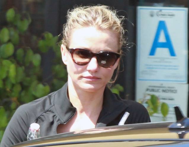 O recunoşti? Una dintre cele mai cunoscut DIVE de la Hollywood a apărut NEMACHIATĂ în public | FOTO