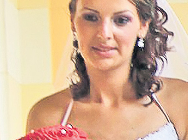 Patricia Hruşcă (26 de ani), fericită, în ziua nunţii ei