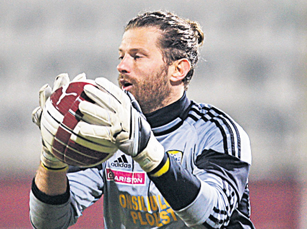 Gritti (31 de ani) a fost acuzat de blat în meciul cu Rapidl