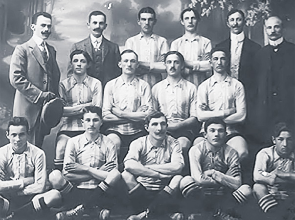 Aceasta e prima echipă a lui CFR, din 1907