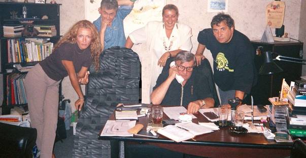 În redacție, în 1998: Mihaela Rădulescu, Călin Marian (redactor muzical), Corina Voicu (producător), Cornel Diaconu (regizor) și Octavian Iordăchescu
