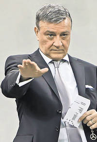 Borcea, ce-ţi mai arde de caterincă! I-a luat la mișto pe toți oficialii Rapidului