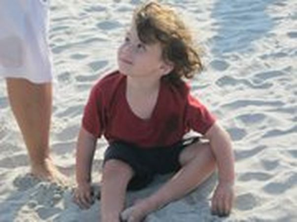 SFÂŞIETOR! Aceasta este prima şi ultima dată când acest băieţel a văzut oceanul