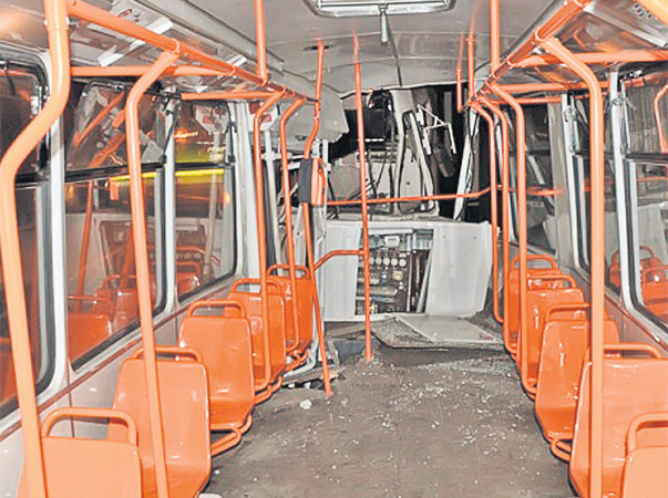 Aşa arăta imediat după accident interiorul celui de-al doilea tramvai
