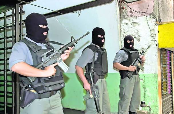 Teroriștii din Serbia au amenințat-o pe Angelina că o vor ucide din cauza filmului pe care ea l-a regizat