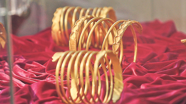 «Hărțile despre aurul dacic au ajuns pe mâna hoților» Delăsare sau complicitate cu jefuitorii de comori?