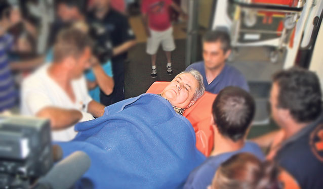 Mulţi dintre cititorii Libertăţii sunt convinşi că tentativa de sinucidere a lui Adrian Năstase, de fapt, o făcătură ca să scape de închisoare: «E o înscenare»