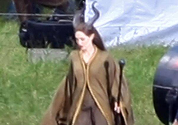 ANGELINA JOLIE e DIAVOLUL în carne şi oase! Şi cu coarne! Intră s-o vezi cum nu ţi-o imaginai | FOTO