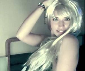 Antonia s-a făcut blondă pe Facebook Antonia s-a făcut blondă pe Facebook