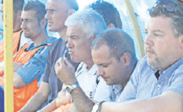 Andras Szakal (primul din dreapta), factotum la Braşov Corona Braşov, Damila Măciuca sau AACS Recaş vor juca din sezonul viitor în Liga a II-a. Şanse de promovare are Rapid Suceava