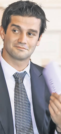 Adelina, despre cum îşi îndeplineşte Cristi Chivu atribuţiile de părinte: "Tati le face baie şi le găteşte" | EXCLUSIV