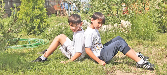 În Chiajna, aproape fiecare locuitor are o «dublură» | O comună din județul Ilfov se laudă cu cele mai multe perechi de gemeni din Europa