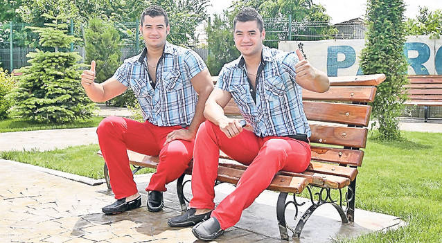 În Chiajna, aproape fiecare locuitor are o «dublură» | O comună din județul Ilfov se laudă cu cele mai multe perechi de gemeni din Europa