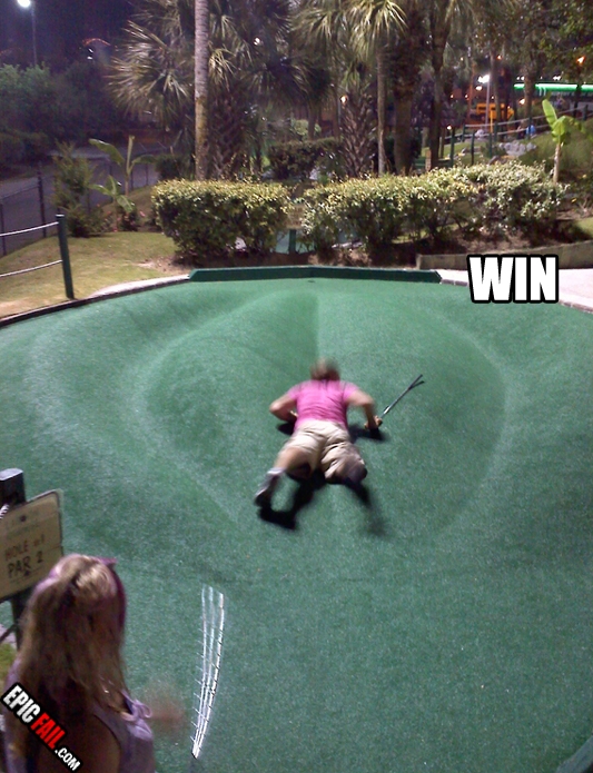 A căzut într-o "PĂSĂRICĂ" IMENSĂ? Măreşte imaginea şi spune ce crezi! FOTO