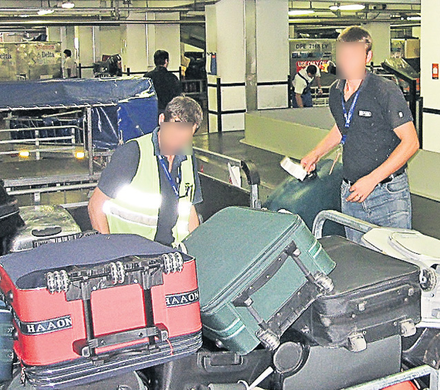 Discuţiile dintre turnul de control şi pilotul avionului care a aterizat cu un singur motor: "Am avut probleme tehnice şi a trebuit să-l oprim" | AUDIO