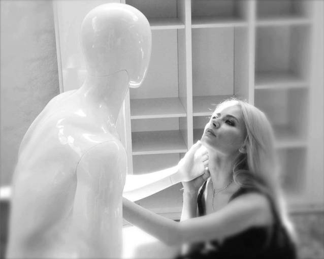 Wow! Laura Cosoi, ATINGERI SENZUALE cu un alt bărbat! Măreşte imaginea să vezi cine este el | FOTO