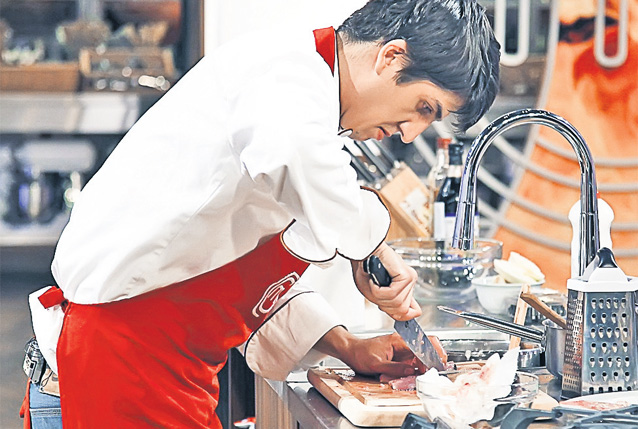 Petru Buiuca, câştigătorul de la MasterChef, bântuit de juraţi în somn | EXCLUSIV