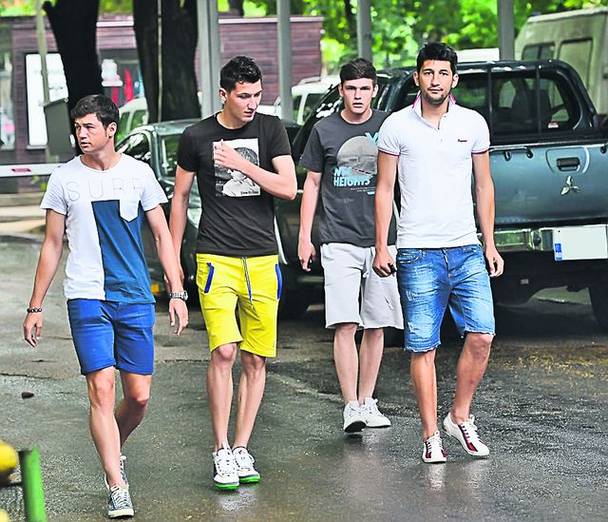 Dănănae, Mihai Costea, Puskaș și Florin Costea (de la stânga), la vizita medicală Dănănae, Mihai Costea, Puskaș și Florin Costea (de la stânga), la vizita medicală