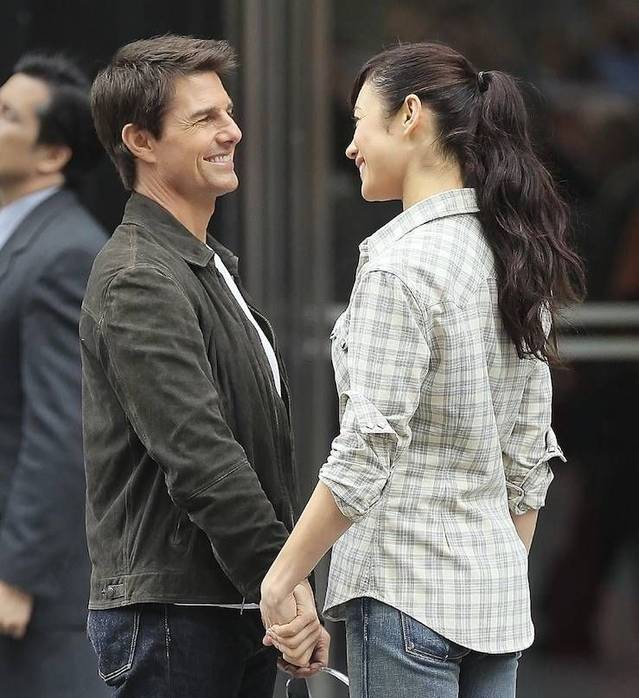 Tom Cruise, în tandreţuri cu actriţa Olga Kurylenko