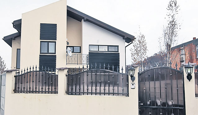 Laura Cosoi s-a mutat la casa ei!