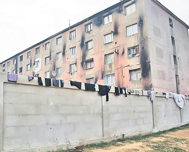 Primarul din Baia Mare şi-a pus în cap rromii pe care i-a mutat în "Uzina morţii": "Ne-a adus aici să ne otrăvească"