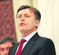 Băsescu s-a protejat iar cu «flacăra violet»