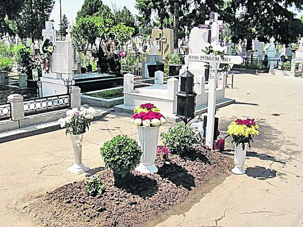 Mormântul Mădălinei este îngrijit atât de soţul, cât şi de părinţii artistei Mormântul Mădălinei este îngrijit atât de soţul, cât şi de părinţii artistei