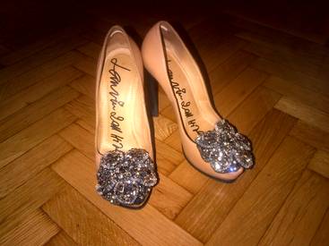 Află câţi bani dă Anamaria Prodan pe haine şi cosmetice