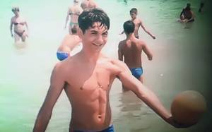 Florin, în  adolescență,  jucând polo