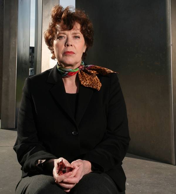 Femeia care ÎNFIERBÂNTA nopţile anilor '90, ÎN PERICOL DE MOARTE