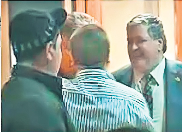 Senator, tovarăș de fărădelegi cu interlopii