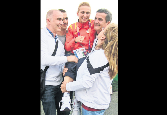 52.000 € pentru fata de argint, Alina Dumitru