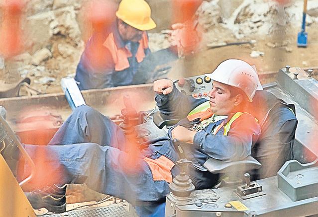 La englezi, nu e de glumă! Daţi afară după ce au dormit în timpul programului!