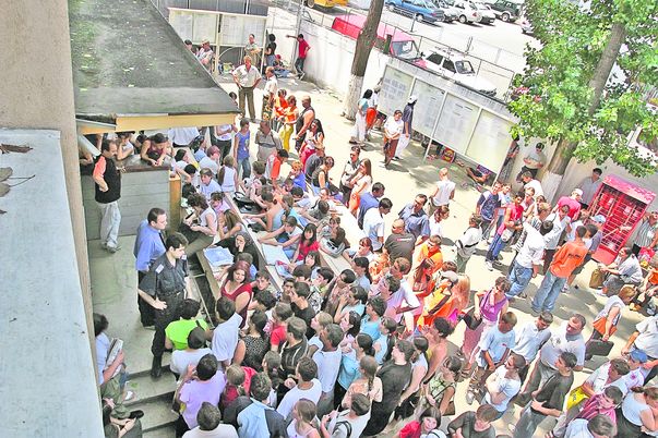 ÎNCEPE ADMITEREA LA LICEU! Iată cum să scapi de haosul hârtiilor!  