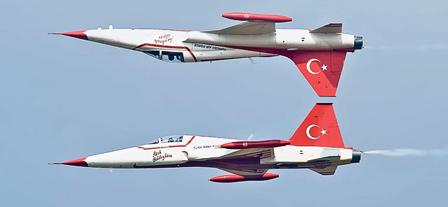 Nebunie curată pe cerul Capitalei! FOTO