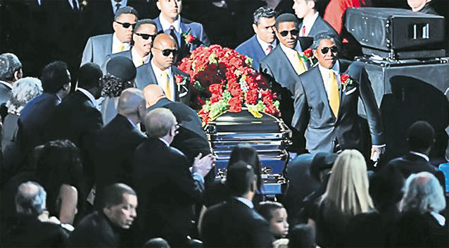 Mama lui Michael Jackson, sechestrată de fii? Scandalul pe averea megastarului ia amploare