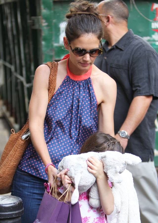 Katie Holmes, distrusă de divorţ