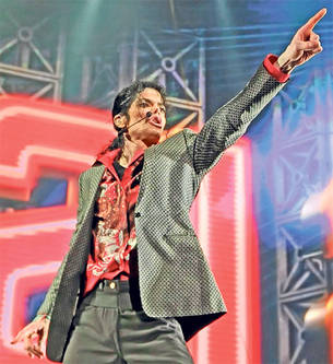 Vrem averea lui Michael! Pe motiv că avocaţii care au grijă de copiii megastarului profită de pe urma lor, familia Jackson pretinde că le apără interesele