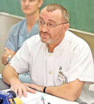 Dacă rănile erau superficiale, de ce a fost operat Adrian Năstase? 