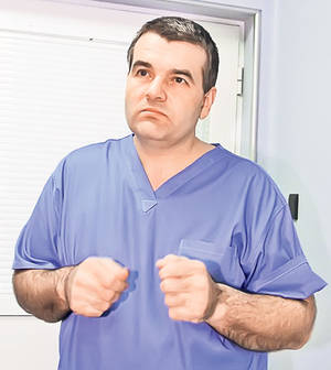 Dacă rănile erau superficiale, de ce a fost operat Adrian Năstase? 