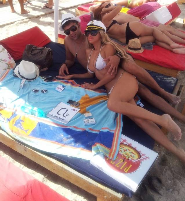 CE FIERBINTE! O vedetă de la noi ne arată CE FACE ÎN PAT CU IUBITUL | FOTO