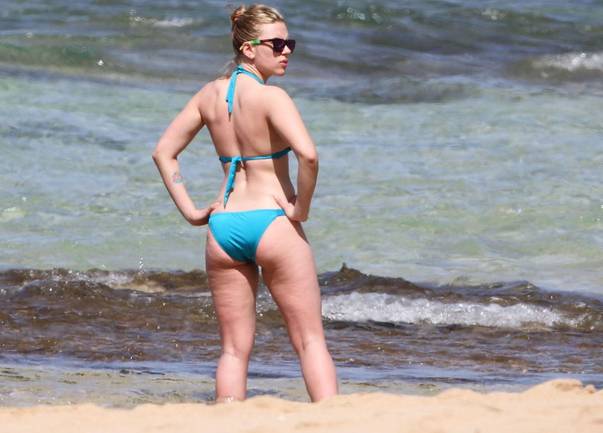 Coşmarul unei dive! DETALIUL din cauza căruia este bârfită de toată lumea când merge la plajă