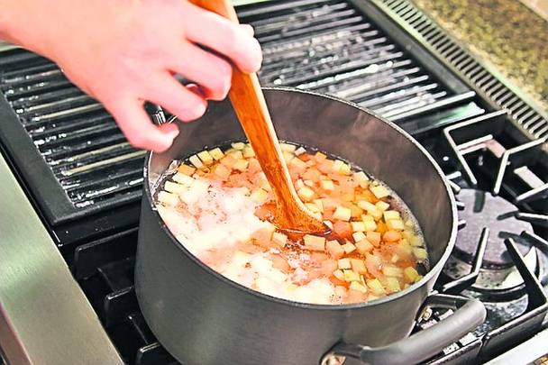 Mâncăm mere otrăvite ... susţin specialiştii care au analizat compoziţia chimică a mai multor vegetale