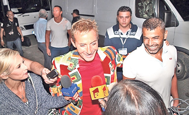 Fetelor, aţi vrut să-i luaţi minţile lui Michel Telo? Mii de oameni au venit să fredoneze «Ai se eu te pego» l Printre ei, zeci de «bunăciuni»