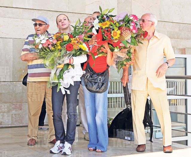 Libertatea a realizat un interviu inedit cu Ilie şi cu Ştefan, doi bătrânei norocoşi, a căror nepoată, gimnasta Sandra Izbaşa, este mândria familiei